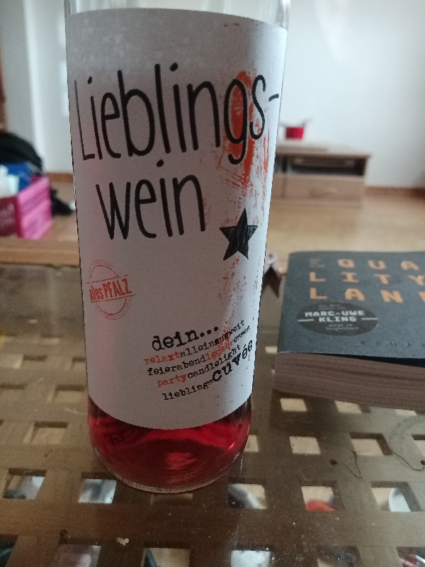 A photograph of a bottle of wine labelled 'Lieblingswein'