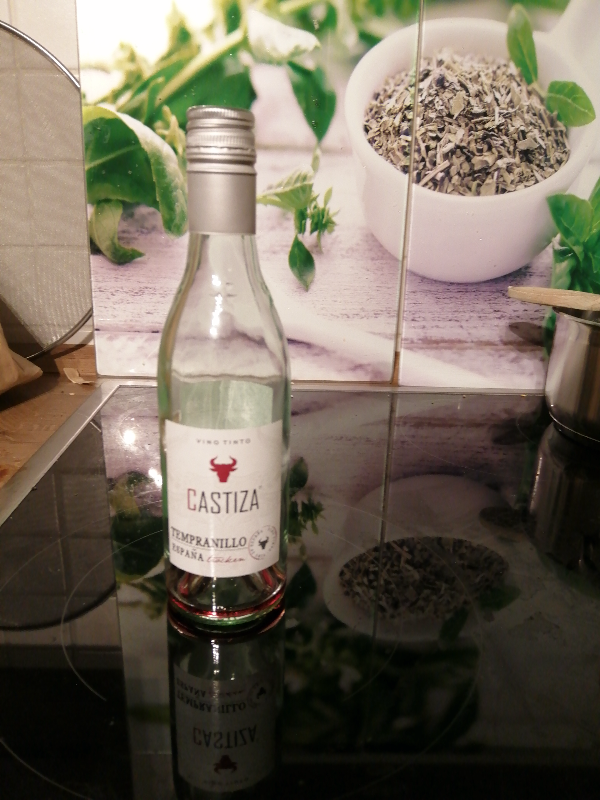A photograph of a bottle of wine labelled 'Castiza'